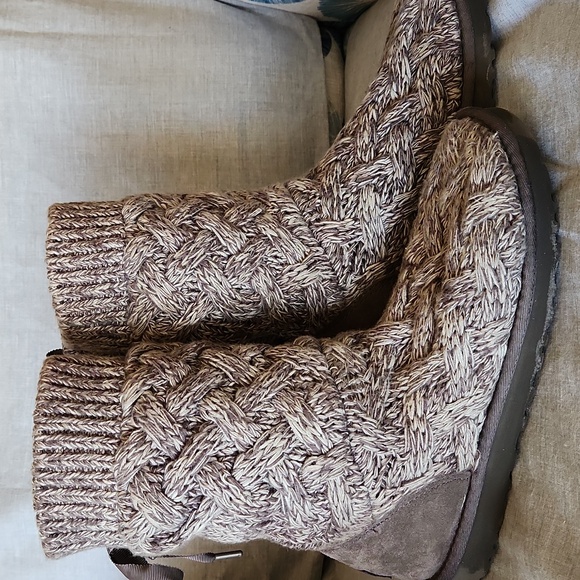 UGG Shoes - Ugg gray knit boots with ribbon womans size 8